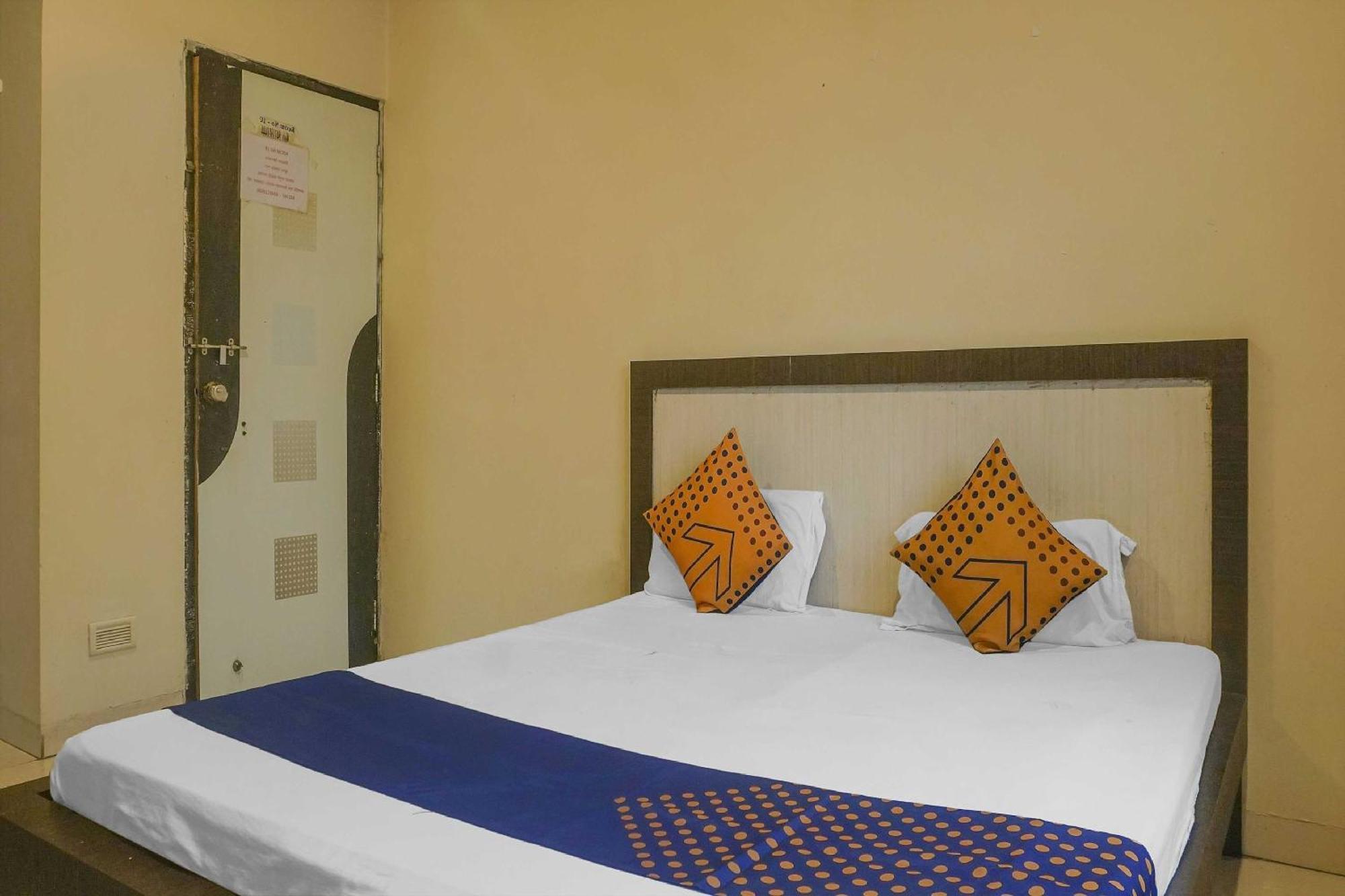 Hotel O Peacock Lodging Kharakvasla Zewnętrze zdjęcie