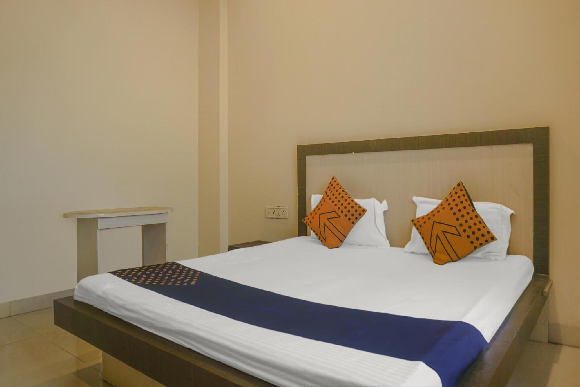 Hotel O Peacock Lodging Kharakvasla Zewnętrze zdjęcie